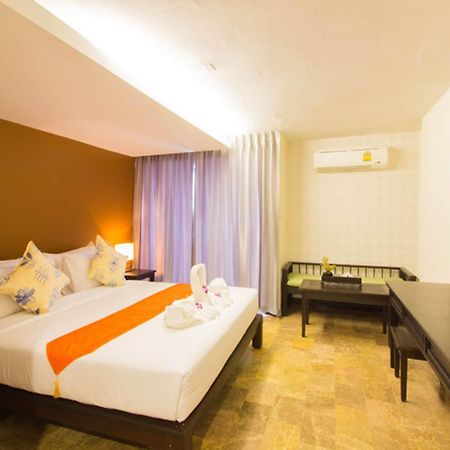 All Together Suite Hotel Bangkok Bagian luar foto