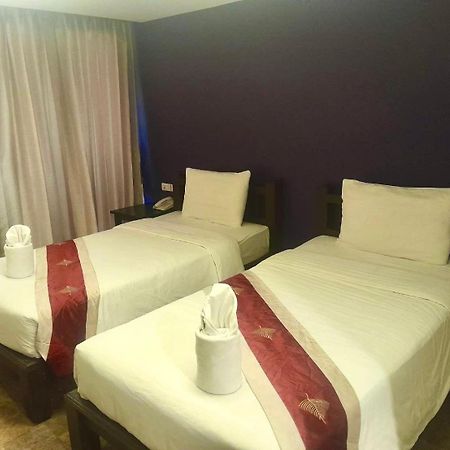 All Together Suite Hotel Bangkok Bagian luar foto