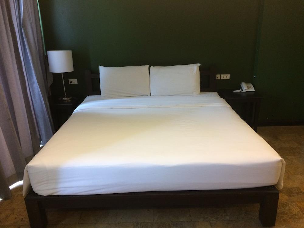 All Together Suite Hotel Bangkok Bagian luar foto