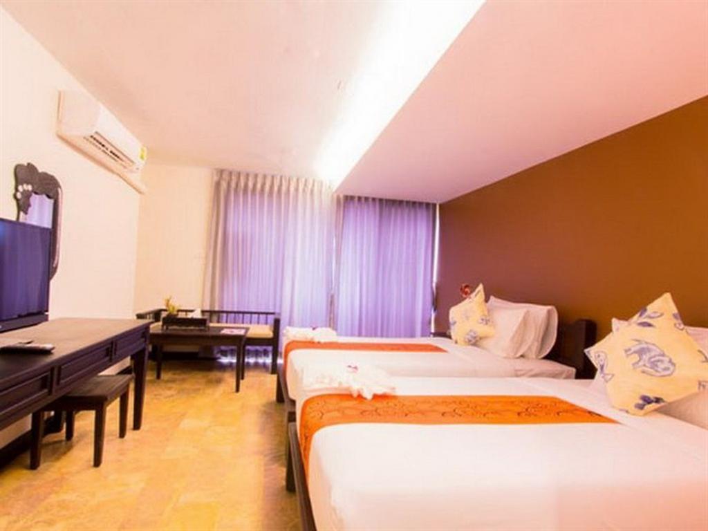 All Together Suite Hotel Bangkok Bagian luar foto