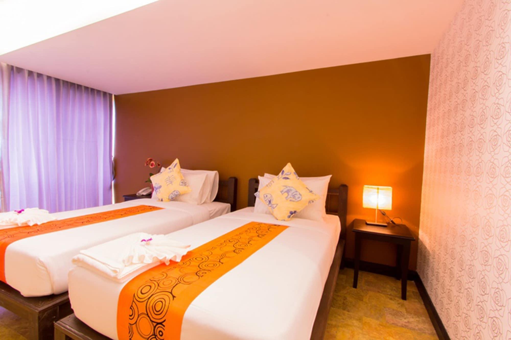 All Together Suite Hotel Bangkok Bagian luar foto