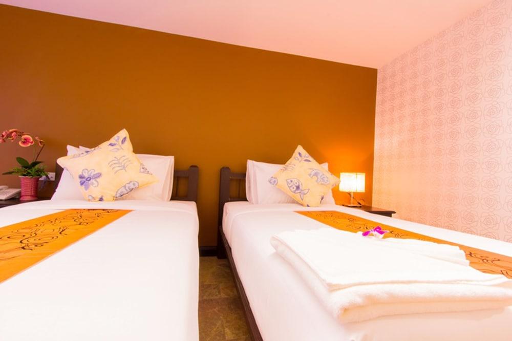 All Together Suite Hotel Bangkok Bagian luar foto