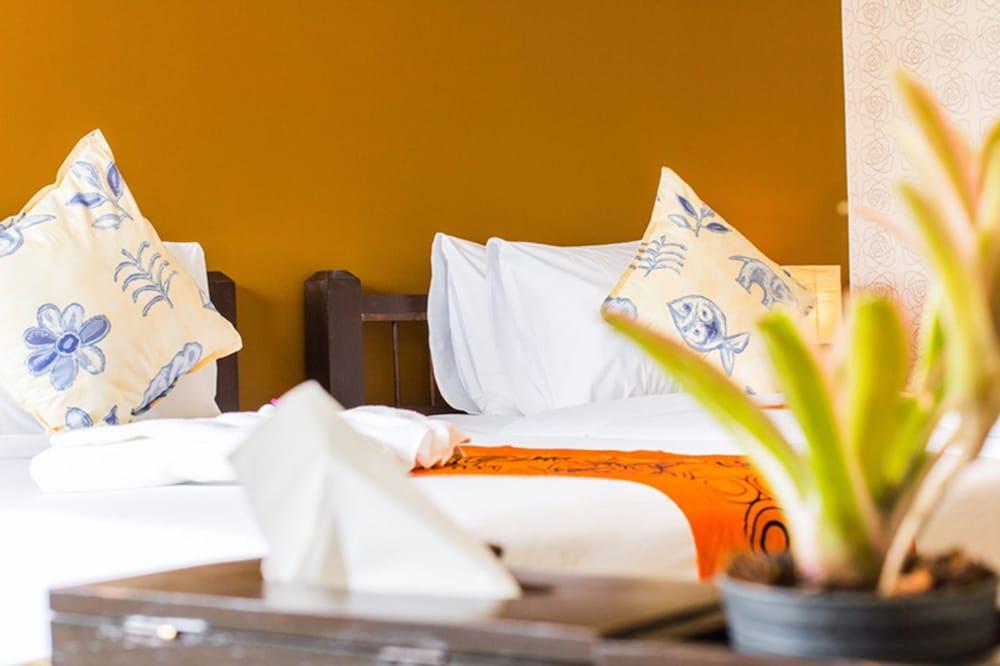 All Together Suite Hotel Bangkok Bagian luar foto