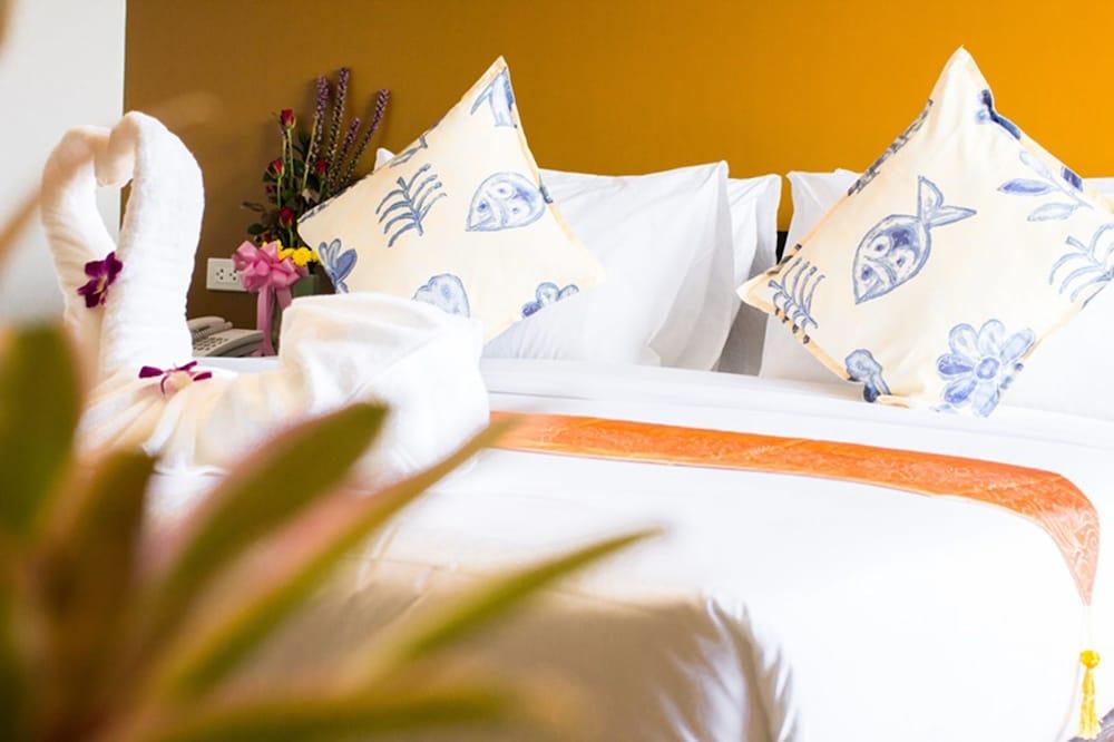 All Together Suite Hotel Bangkok Bagian luar foto