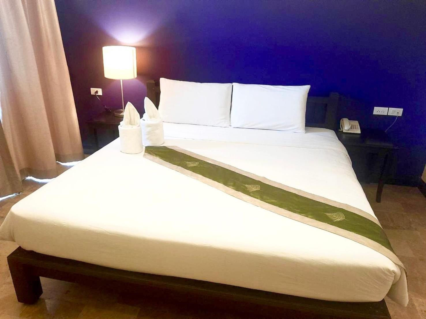 All Together Suite Hotel Bangkok Bagian luar foto