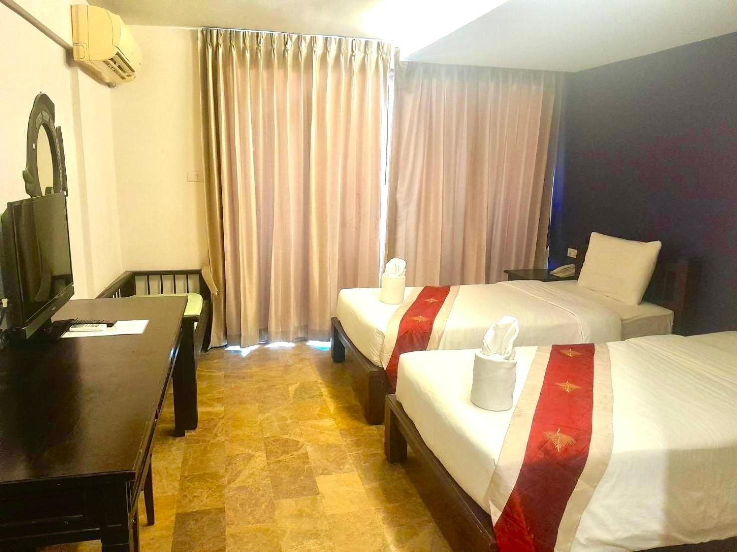 All Together Suite Hotel Bangkok Bagian luar foto