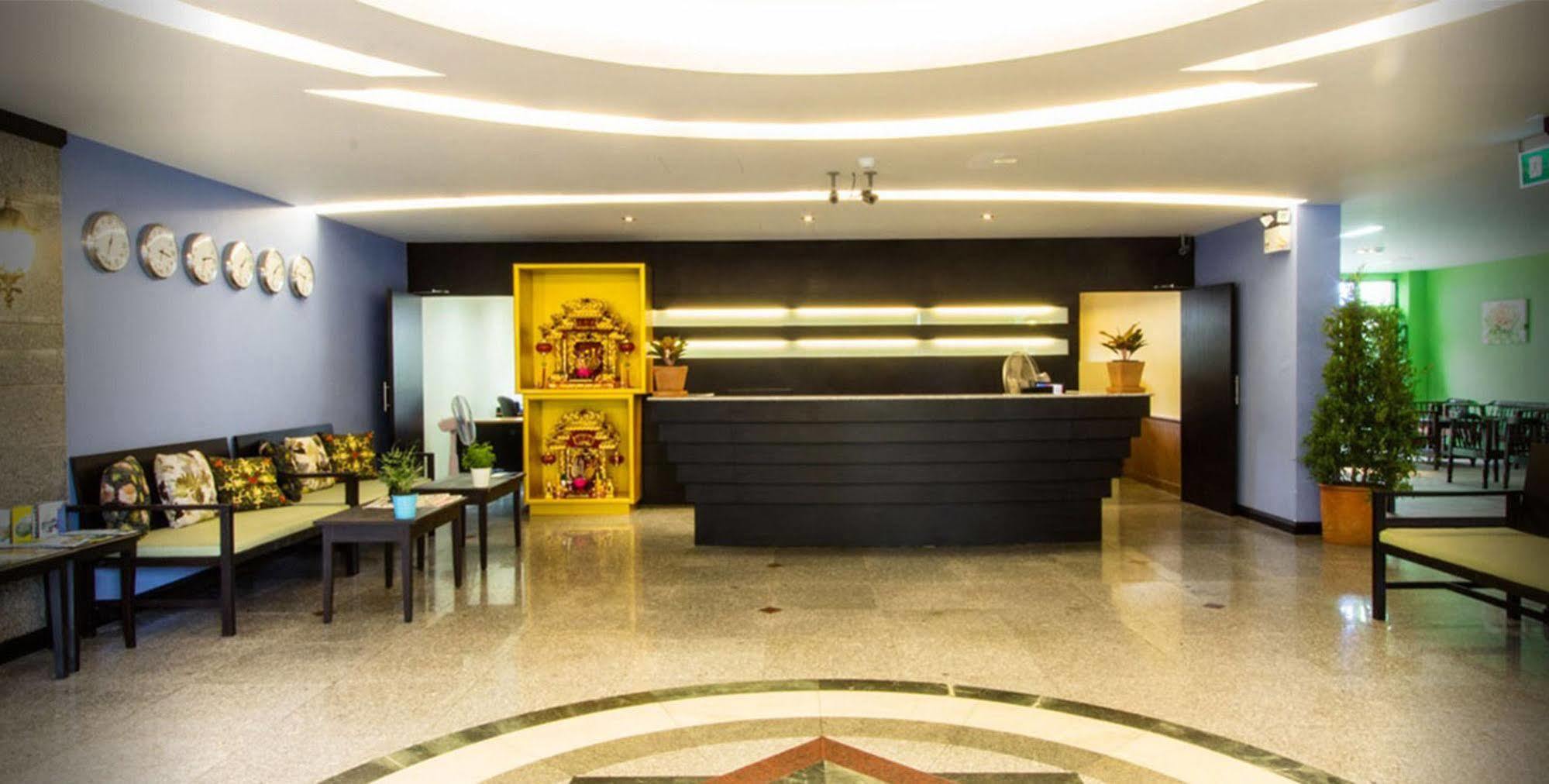 All Together Suite Hotel Bangkok Bagian luar foto