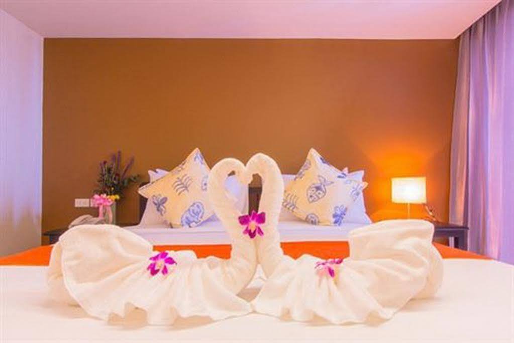 All Together Suite Hotel Bangkok Bagian luar foto