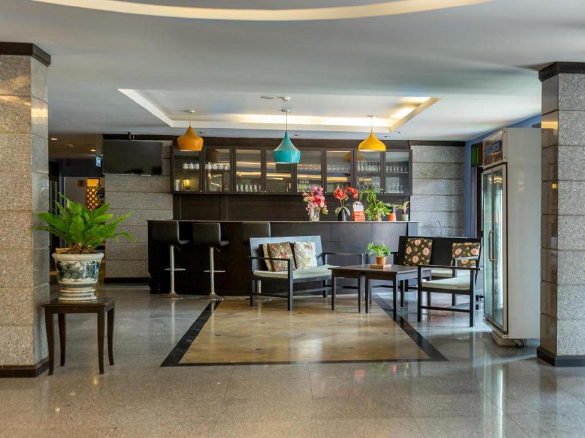 All Together Suite Hotel Bangkok Bagian luar foto
