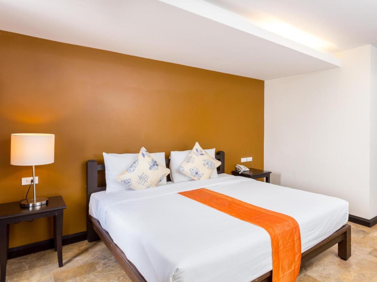 All Together Suite Hotel Bangkok Bagian luar foto